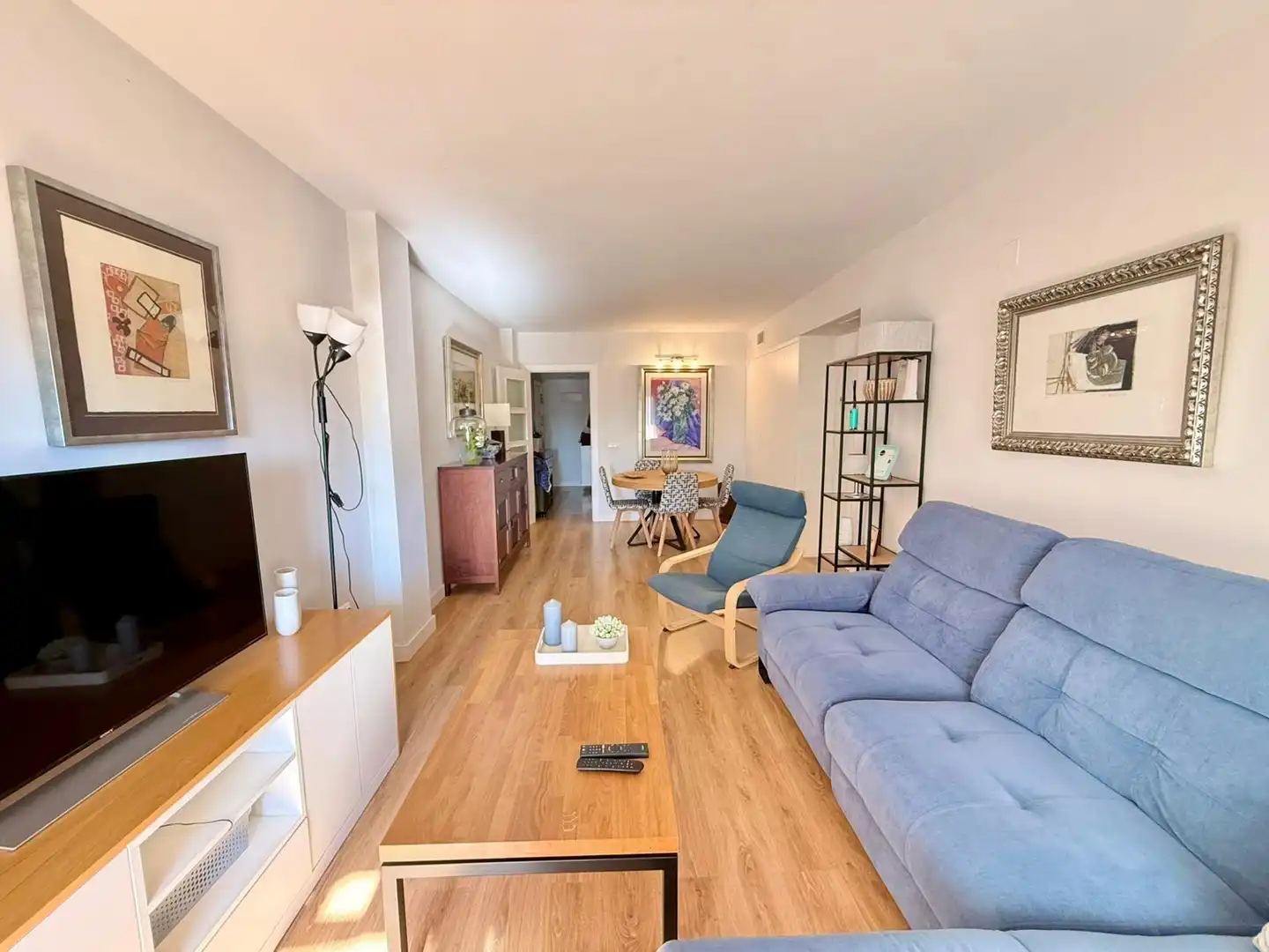 Wohnzimmer von Wohnung zum Verkauf in Roquetas de Mar mit Klimaanlage, Terrasse und Gemeinschaftspool