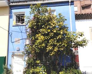 Vista exterior de Casa adosada en venda en Castrillón amb Terrassa