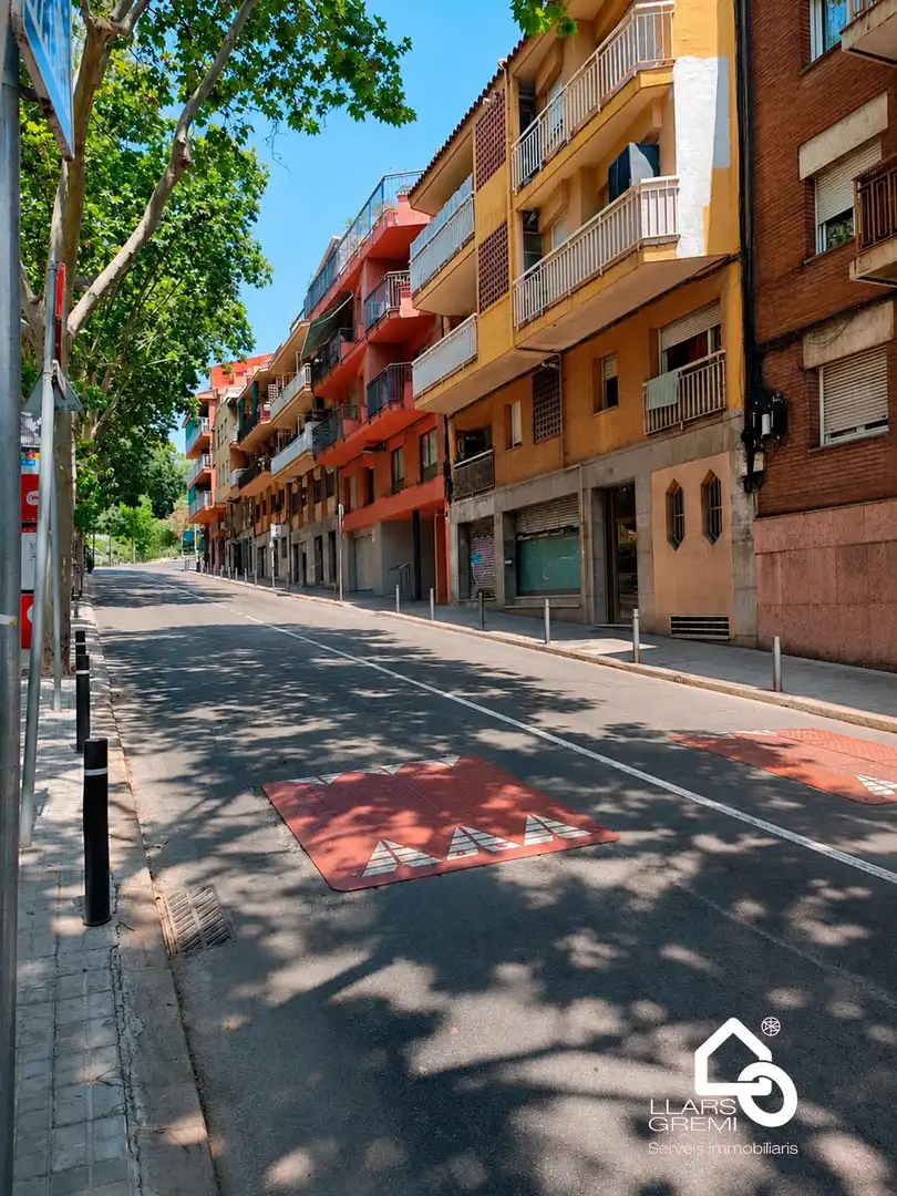 Vista exterior de Piso en venta en Barcelona con Calefacción y Balcón