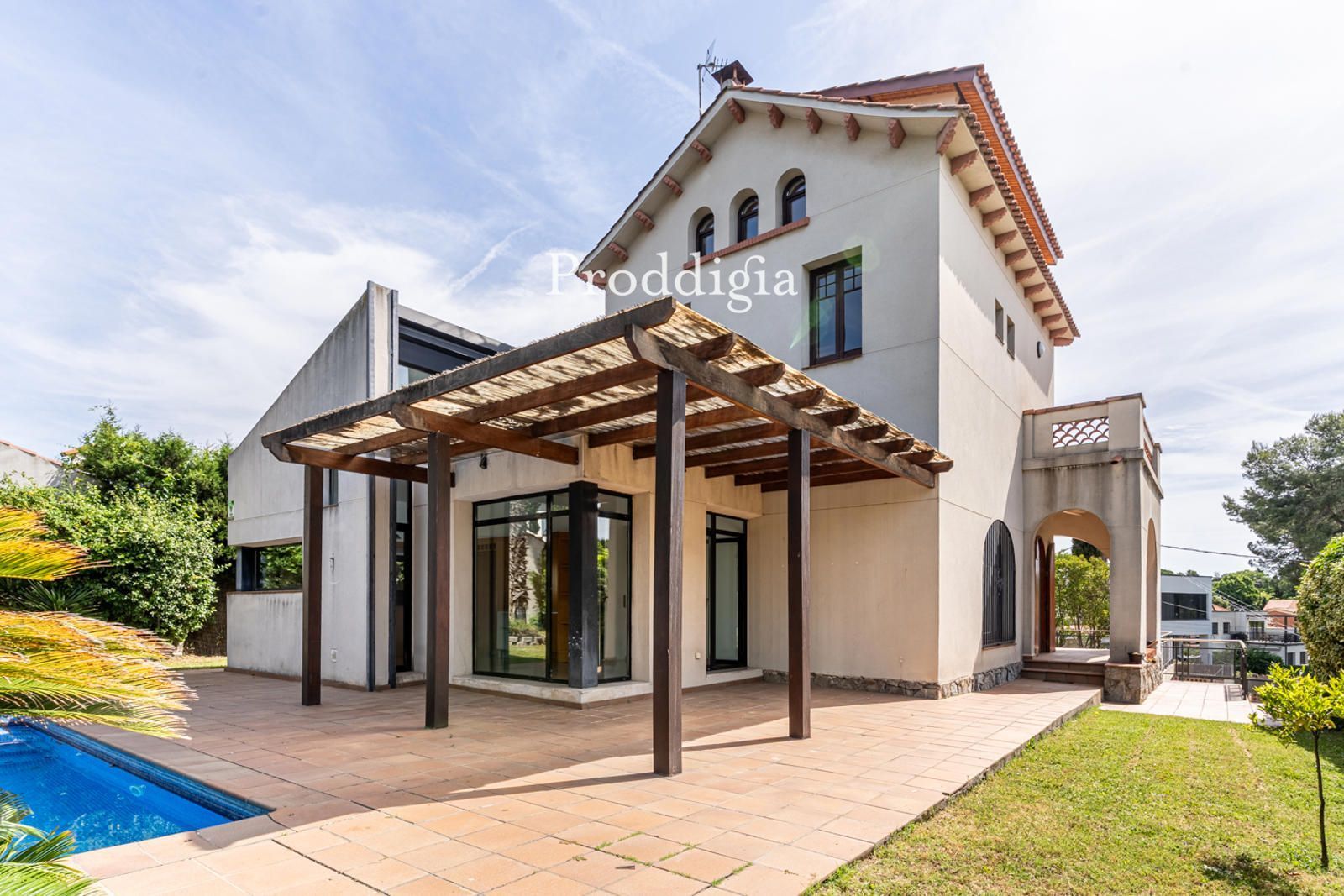 Exterior view of House or chalet for sale in Sant Cugat del Vallès  with Air Conditioner, Heating and Terrace