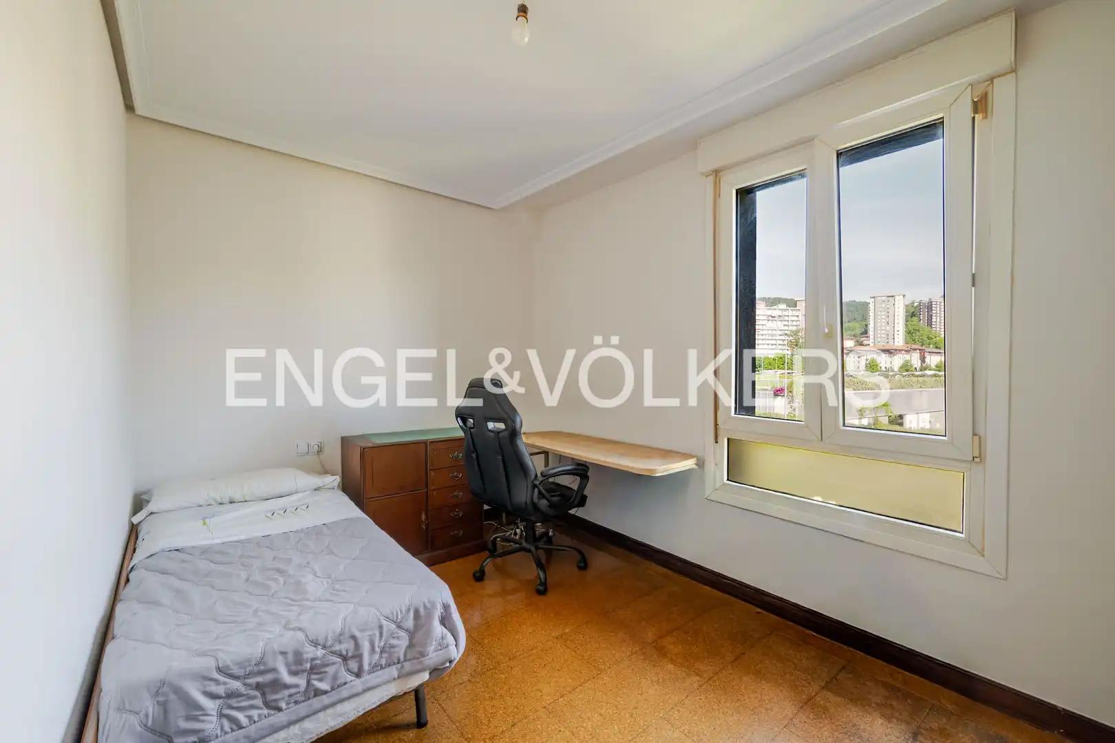 Habitación de Piso en venta en Donostia - San Sebastián  con Calefacción y Balcón