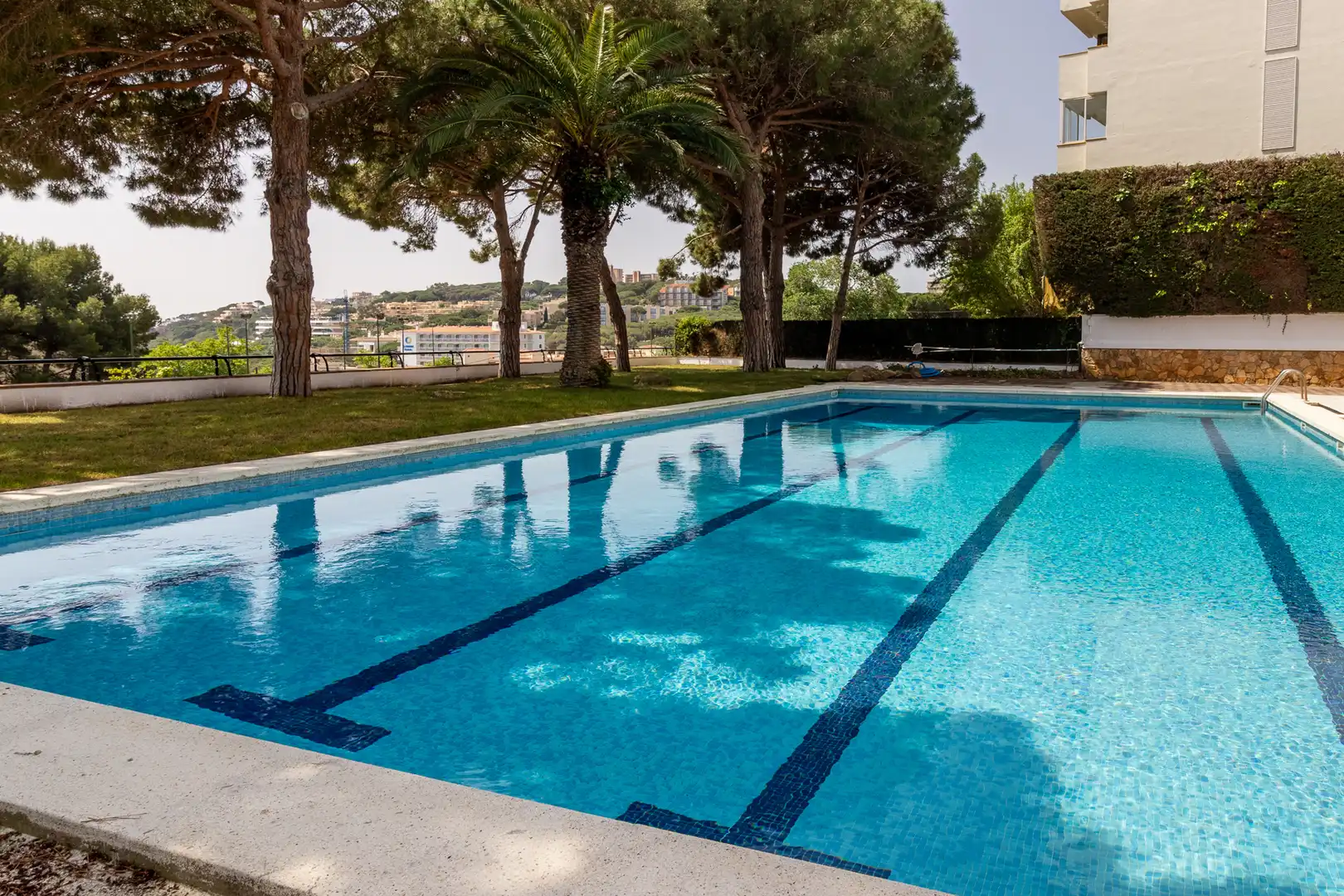 Piscina de Apartament de lloguer en Sant Feliu de Guíxols amb Moblat, Forn i Rentadora