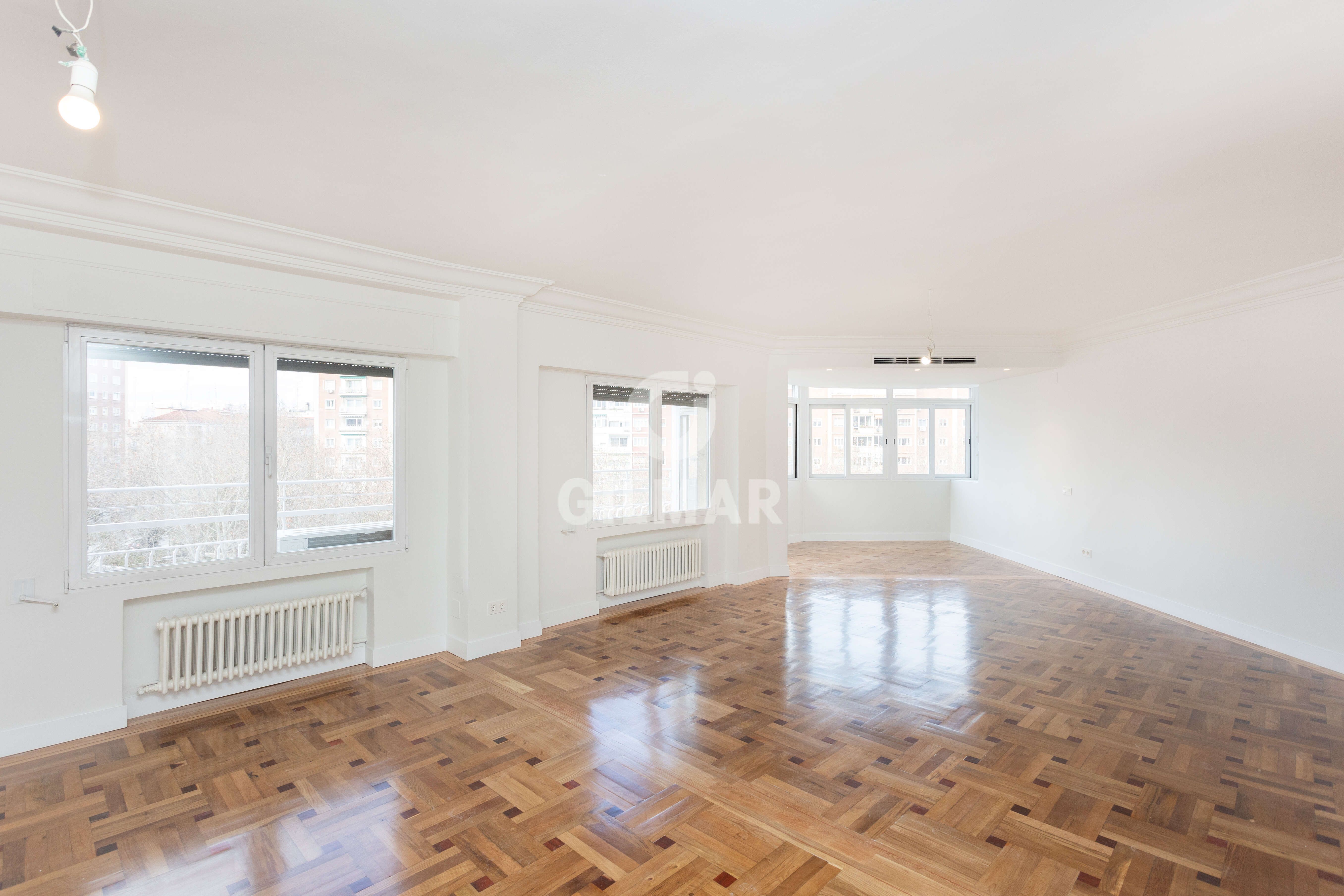 Flat for sale in Cuatro Caminos - Azca