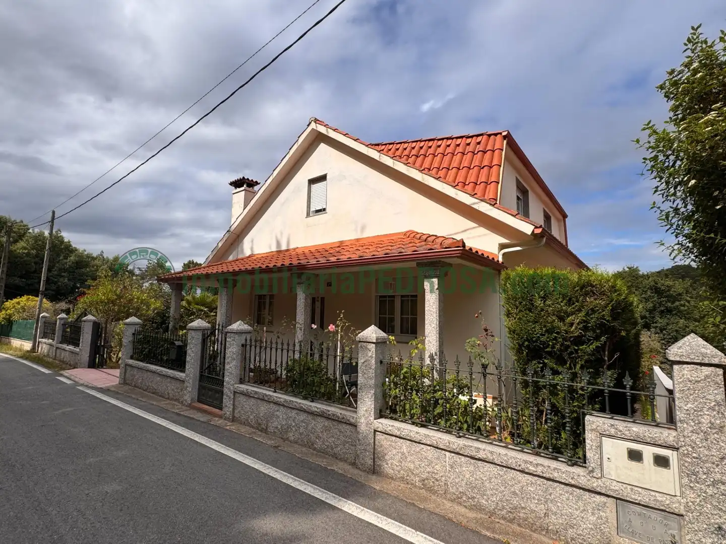 Vista exterior de Casa o xalet en venda en Pontevedra Capital  amb Calefacció i Jardí privat