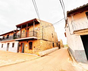 Vista exterior de Casa o xalet en venda en Navarredonda de la Rinconada amb Calefacció, Terrassa i Traster
