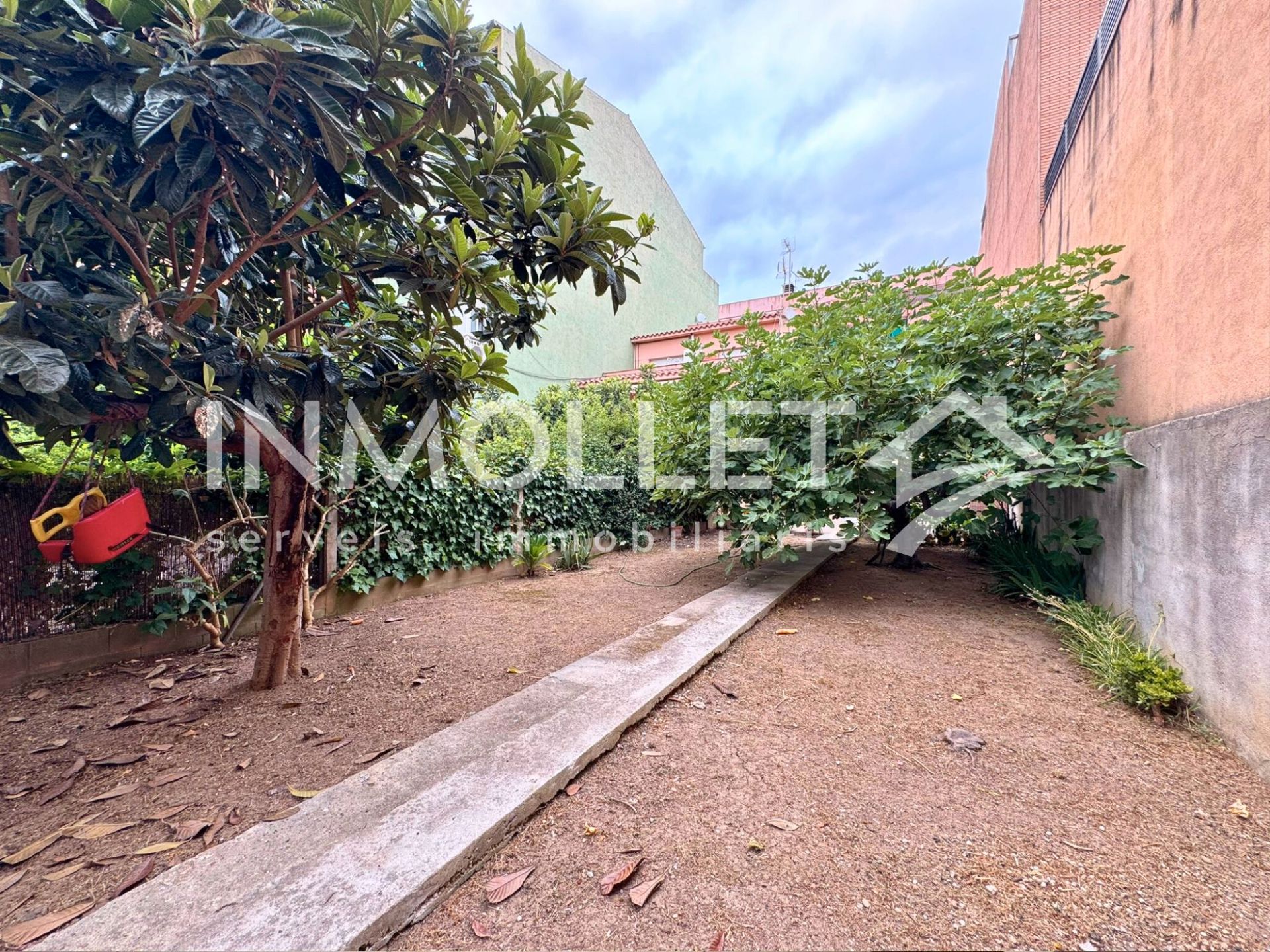 Vista exterior de Casa adosada en venda en Mollet del Vallès amb Aire condicionat, Jardí privat i Terrassa