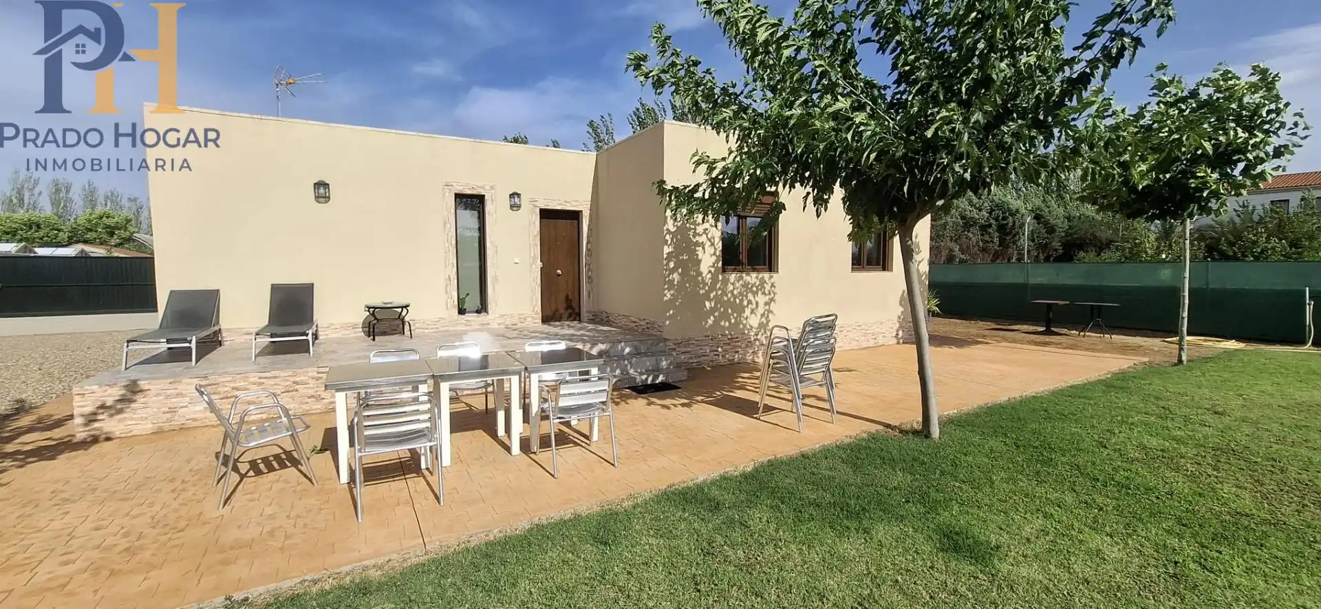 Houses for sale in Calle Calle Moscatel, Pepino