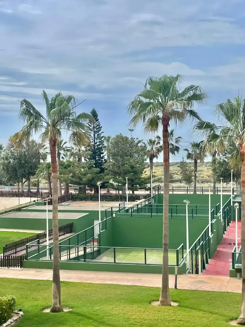 Vista exterior de Apartamento de alquiler en El Ejido con Aire acondicionado, Calefacción y Jardín privado