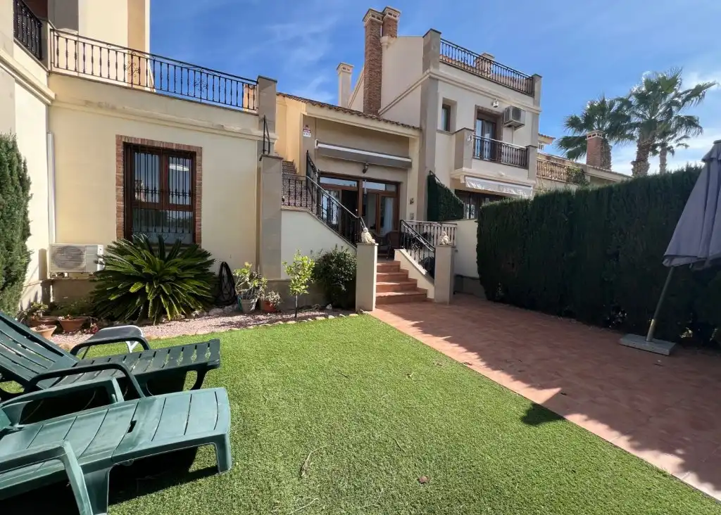 Jardí de Casa o xalet en venda en Alicante / Alacant amb Aire condicionat, Calefacció i Jardí privat