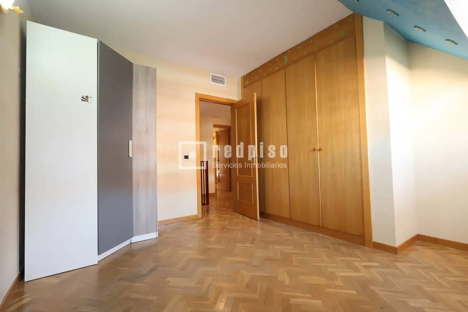 Bedroom of Duplexes for sale in Madrid  with Air Conditioner, Heating and Private garden