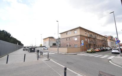 Vista exterior de Pis en venda en Salt amb Aire condicionat, Terrassa i Balcó