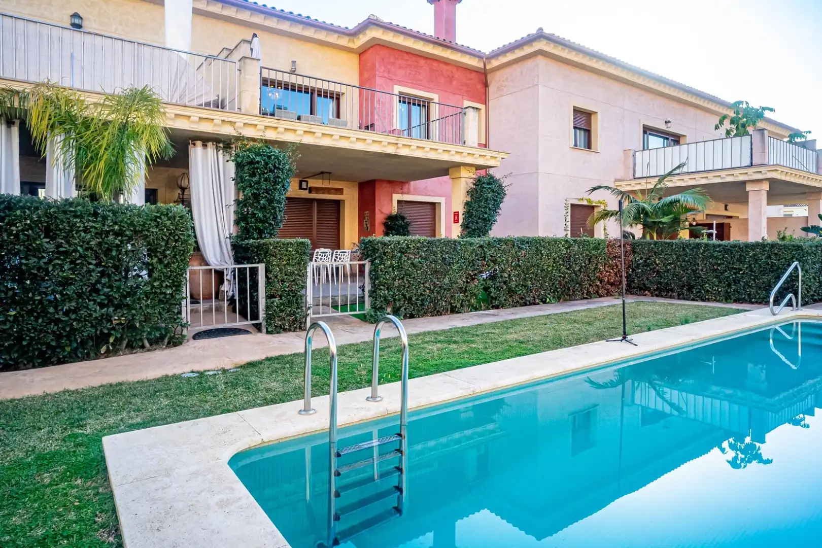 Piscina de Dúplex en venta en Benissa con Aire acondicionado, Calefacción y Jardín privado