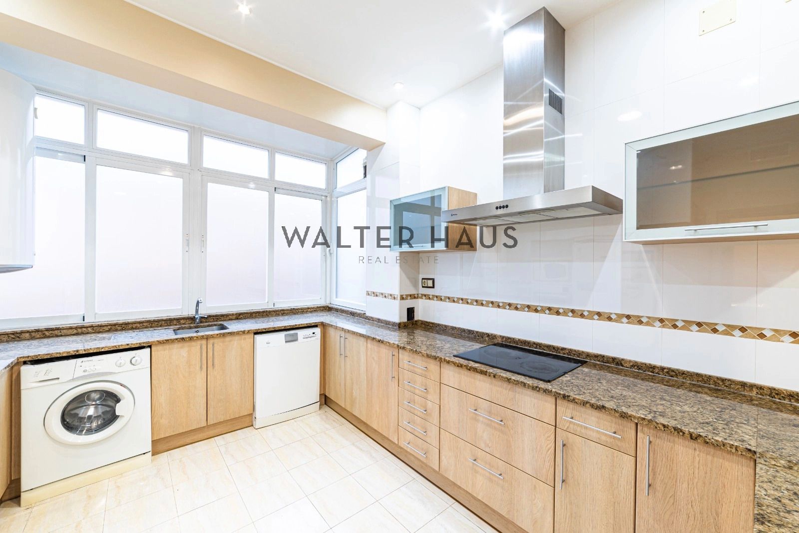 Kitchen of Flat for sale in  Madrid Capital  with Air Conditioner, Heating and Oven