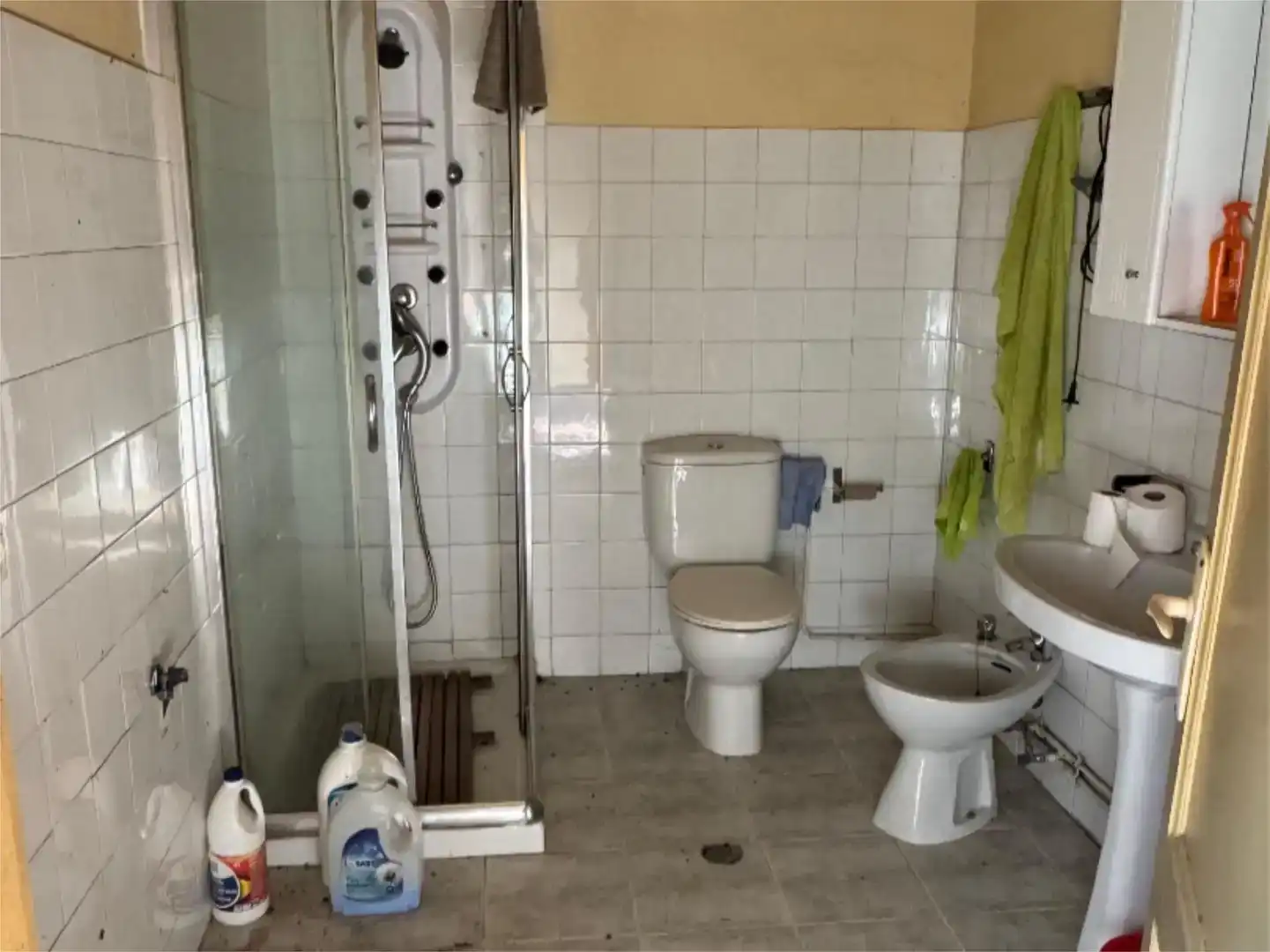 Badezimmer von Einfamilien-Reihenhaus zum Verkauf in Teo