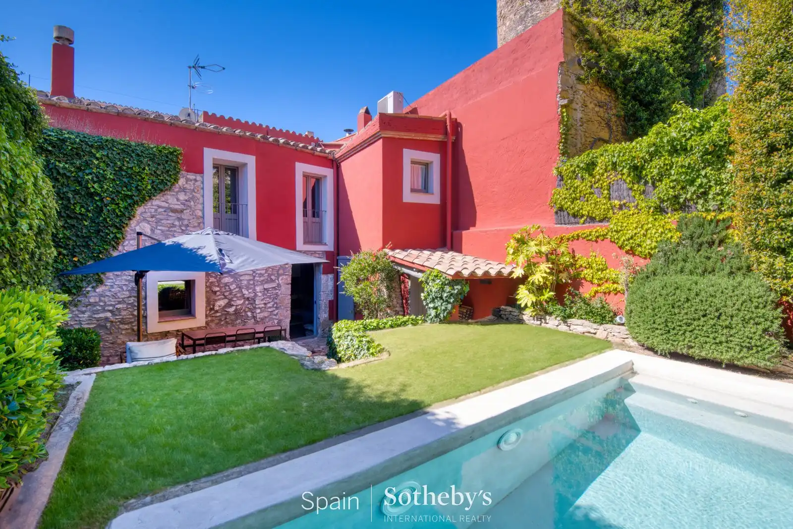 Maison avec piscine à vendre à Carrer de Fraderic Sirés i Puig