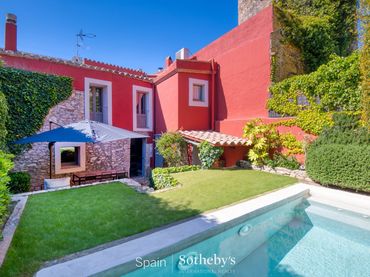 Casa amb piscina en venda a Carrer de Fraderic Sirés i Puig