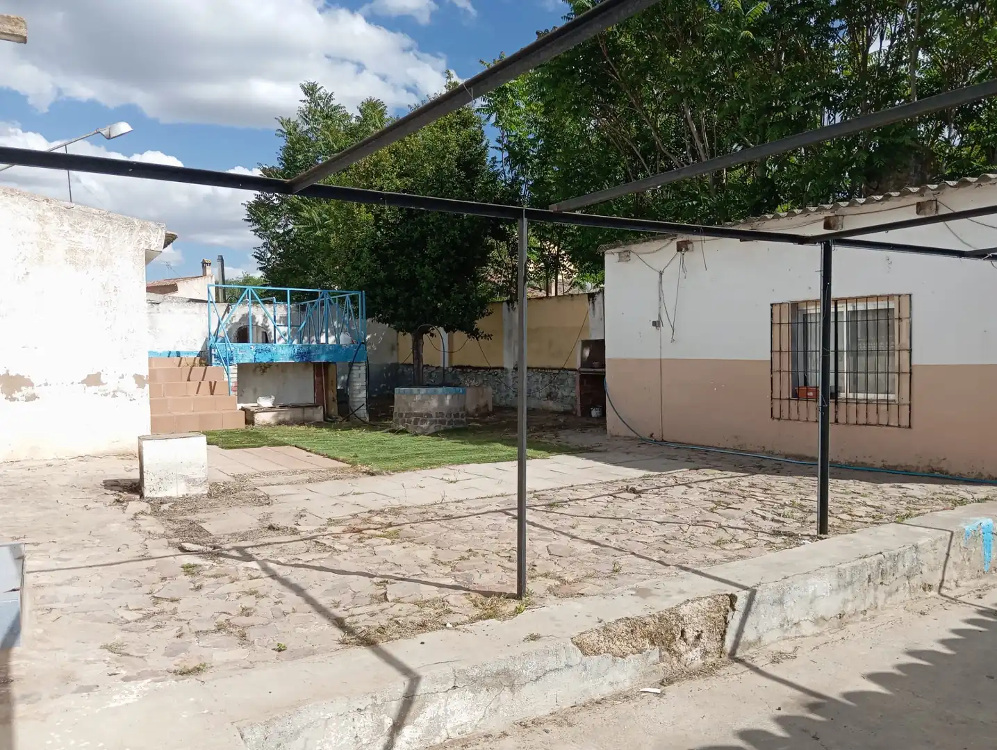 Exterior view of Houses for sale in Miguelturra  with Private garden and Storage room