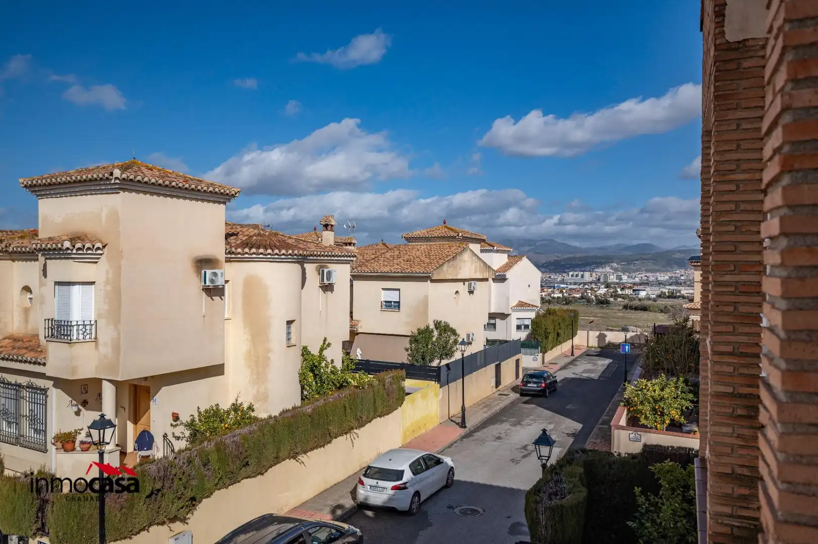 Vista exterior de Casa adosada en venta en Ogíjares con Calefacción, Amueblado y Balcón