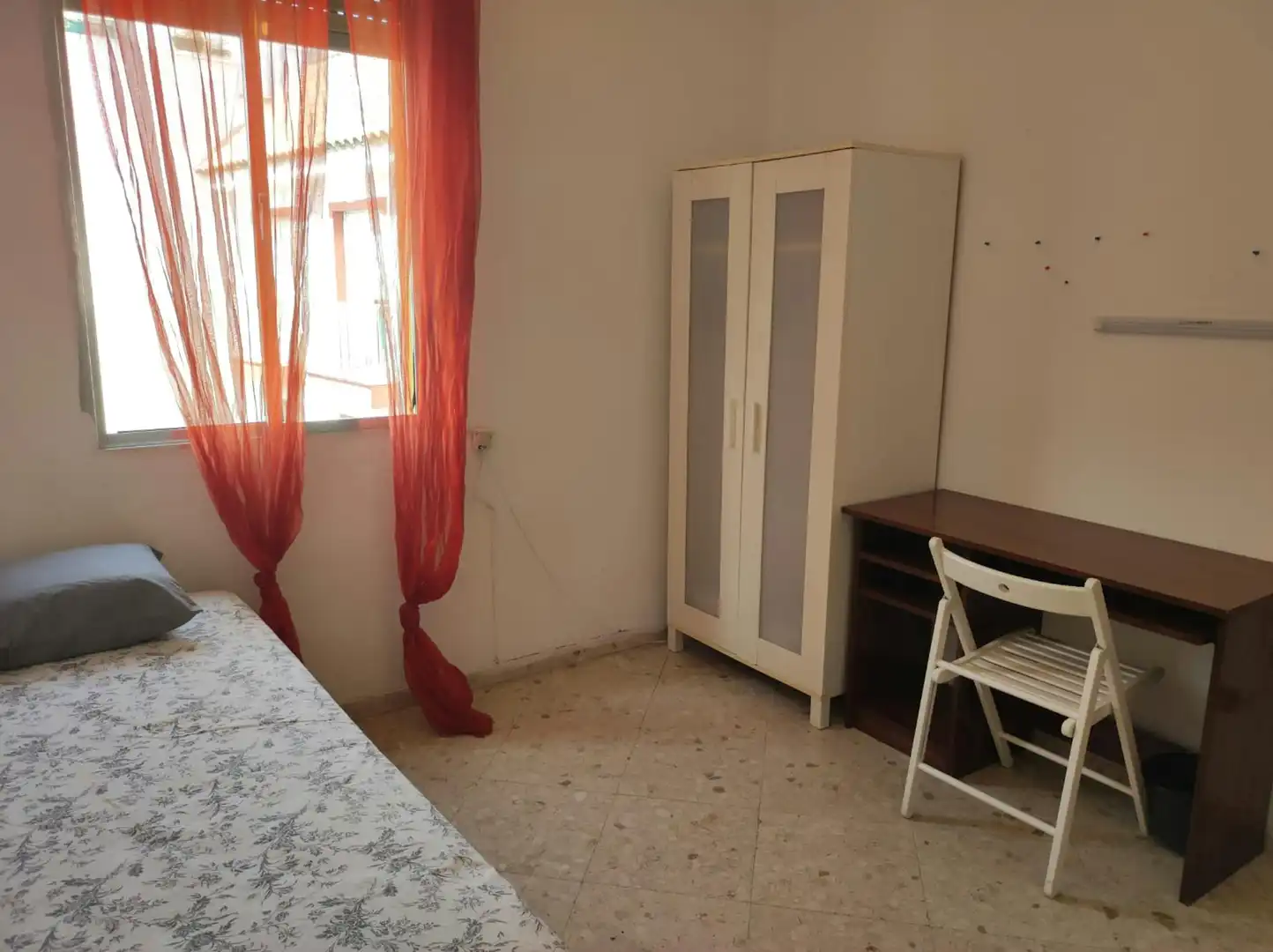 Schlafzimmer von Wohnung zur untervermieten in Sevilla mit Möbliert, Waschmaschine und Fernseher