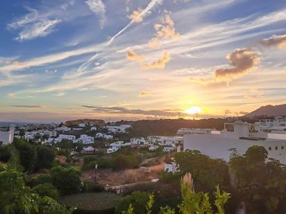 Vista exterior de Apartament en venda en Estepona amb Aire condicionat i Terrassa