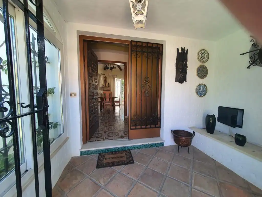 Chalet con jardín en venta en Centro Internacional, imagen 2