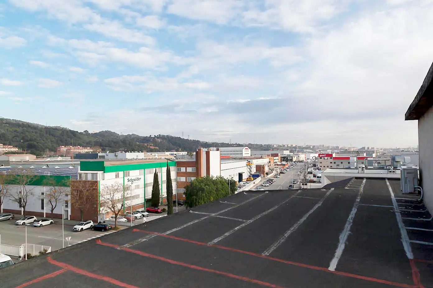 Vista exterior de Nave industrial en venta en Molins de Rei con Alarma