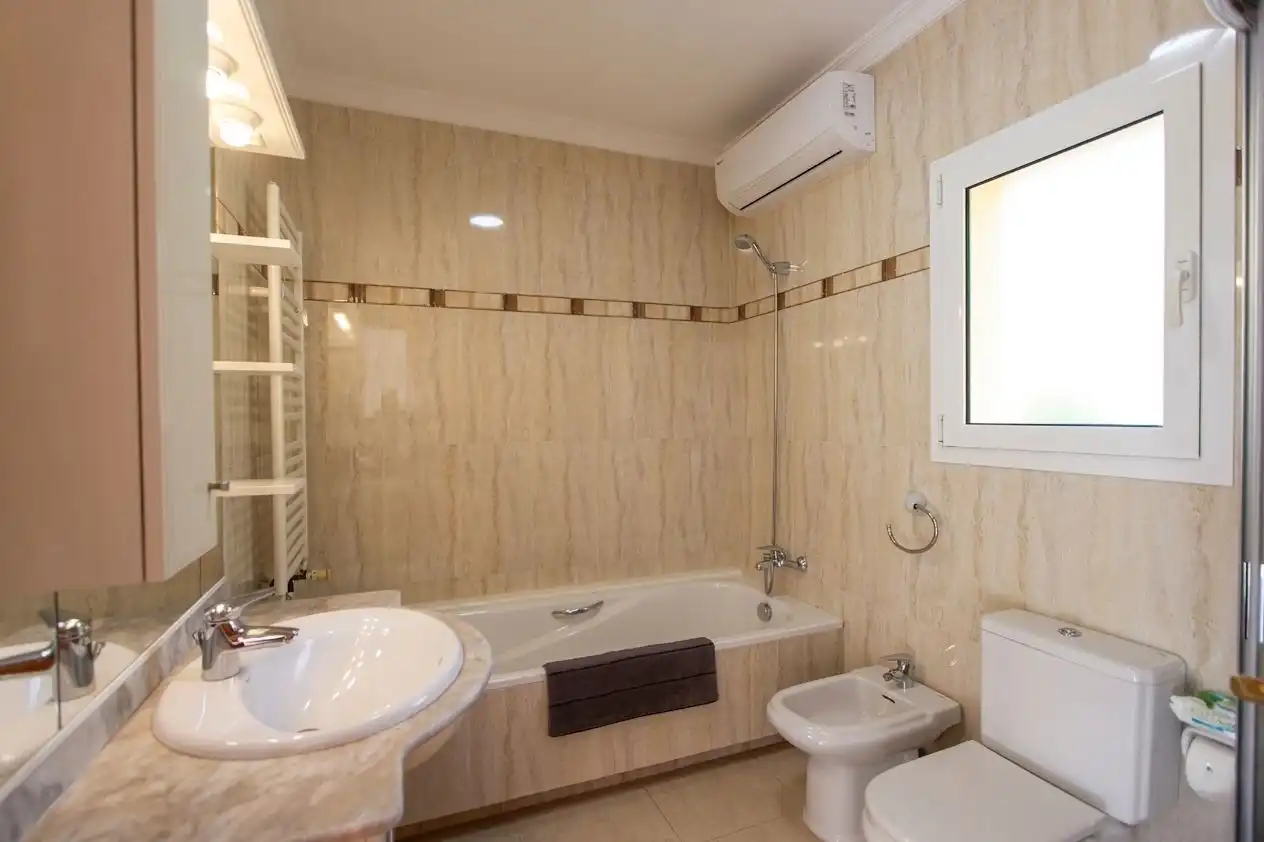 Bany de Casa o xalet en venda en Calpe / Calp amb Aire condicionat, Calefacció i Jardí privat