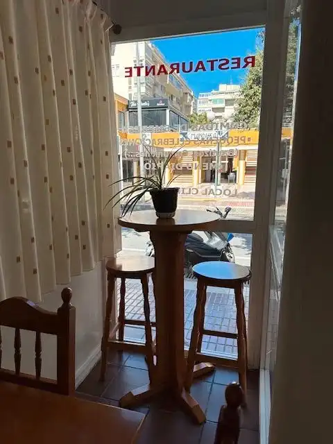 Local comercial en traspaso en Avenida Países Escandinavos 11, imagen 3