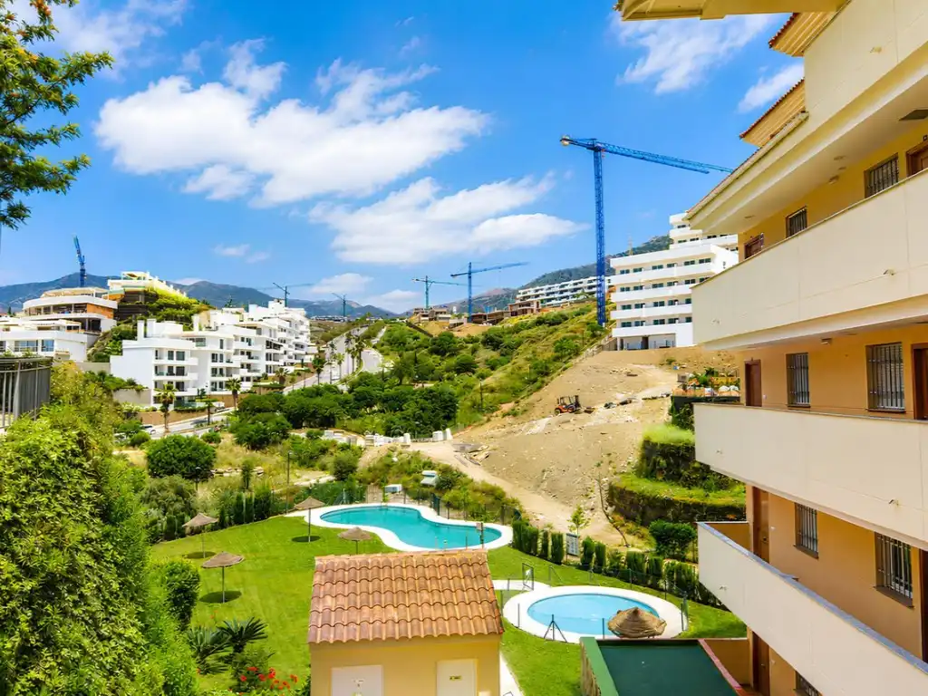 Vista exterior de Pis en venda en Fuengirola amb Aire condicionat, Jardí privat i Terrassa