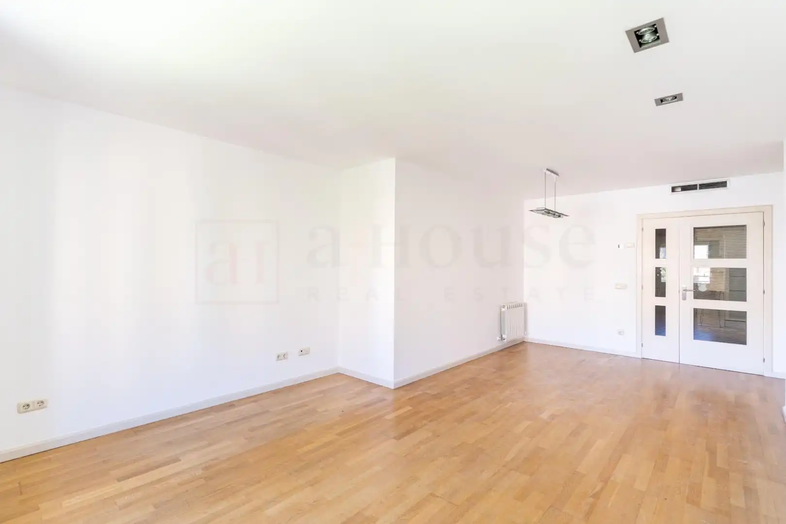 Wohnzimmer von Wohnung zum Verkauf in Madrid mit Klimaanlage, Heizung und Privatgarten