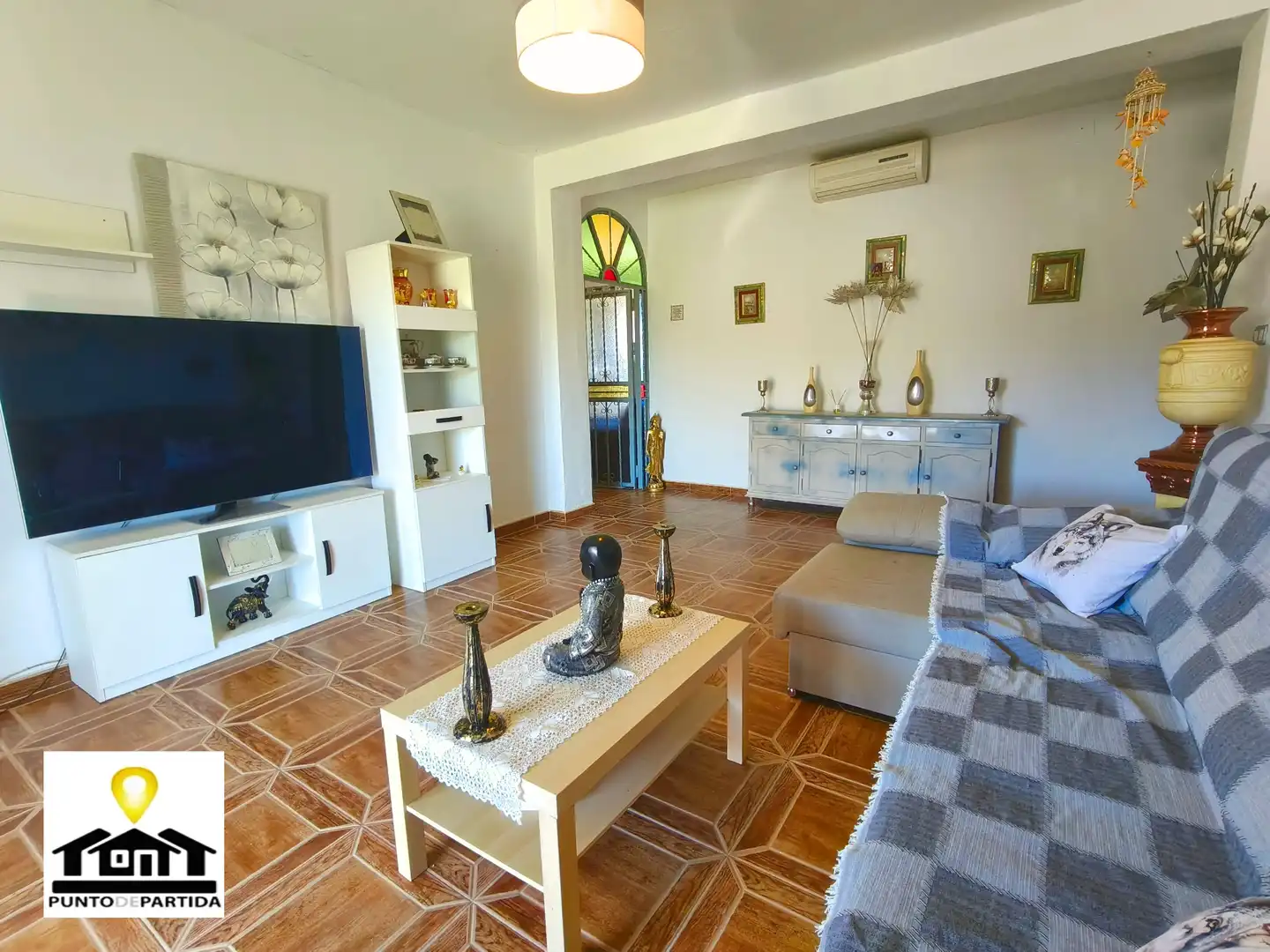 Sala d'estar de Finca rústica en venda en Hinojos amb Aire condicionat, Jardí privat i Terrassa