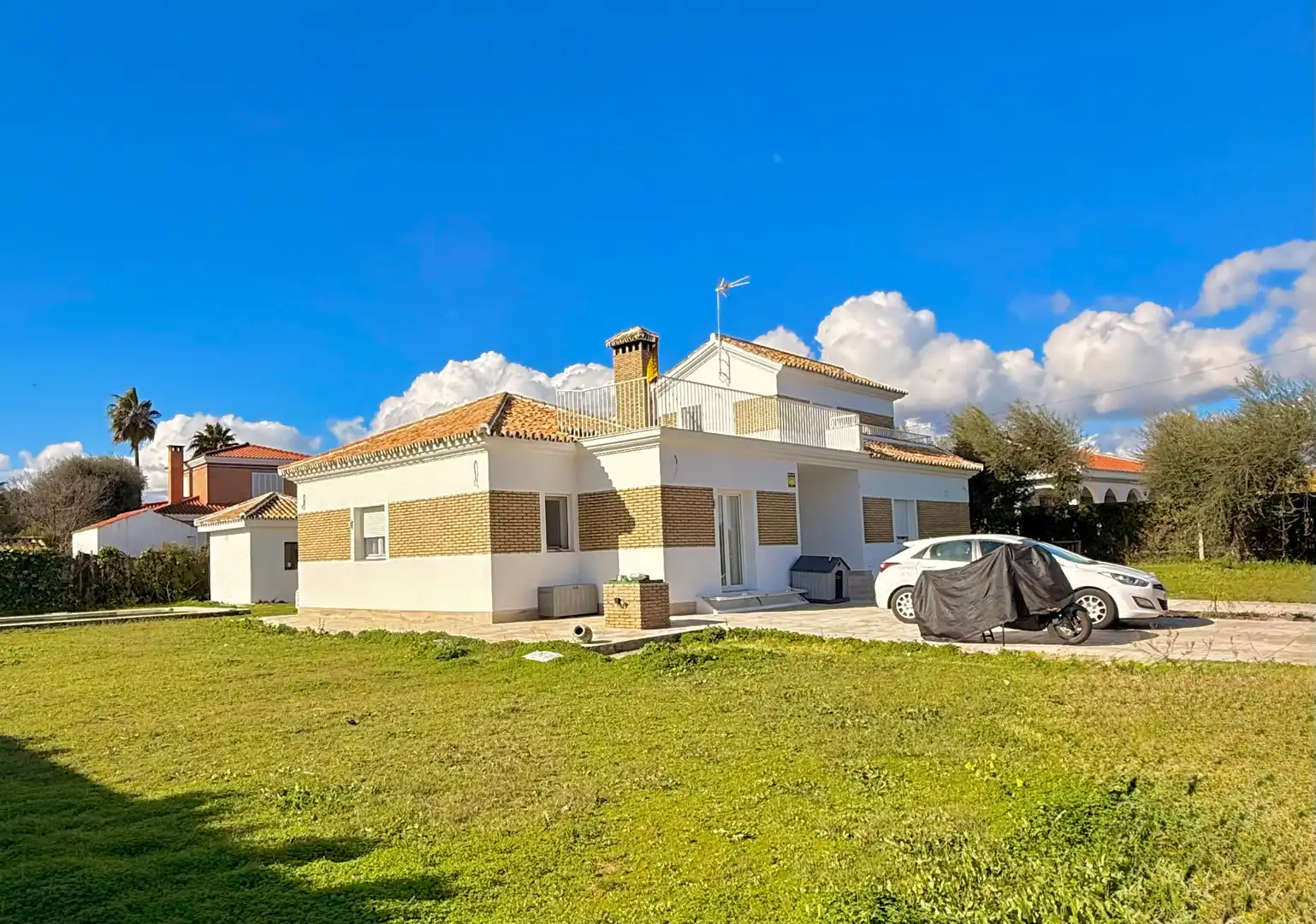 Vista exterior de Casa o xalet en venda en Espartinas amb Aire condicionat, Calefacció i Jardí privat