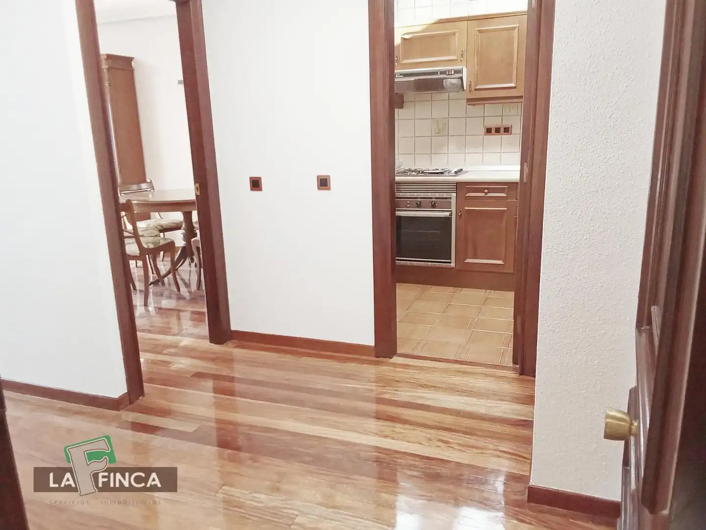 Cocina de Apartamento de alquiler en Oviedo  con Calefacción, Parquet y Terraza