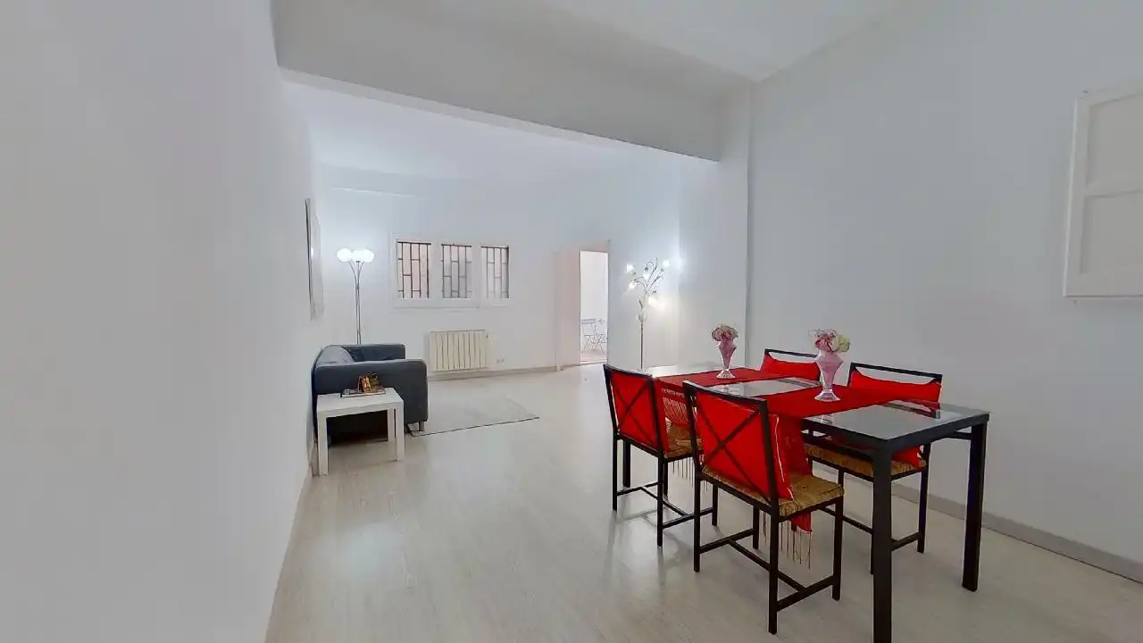 Menjador de Apartament en venda en Barcelona amb Parquet, Terrassa i Balcó