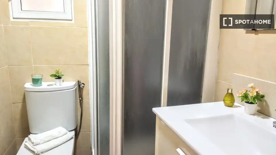 Bathroom of Flat for rent in Burjassot  with Air Conditioner, Heating and Furnished