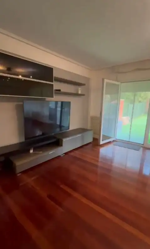 Sala de estar de Casa adosada en venta en Alonsotegi con Calefacción, Jardín privado y Trastero