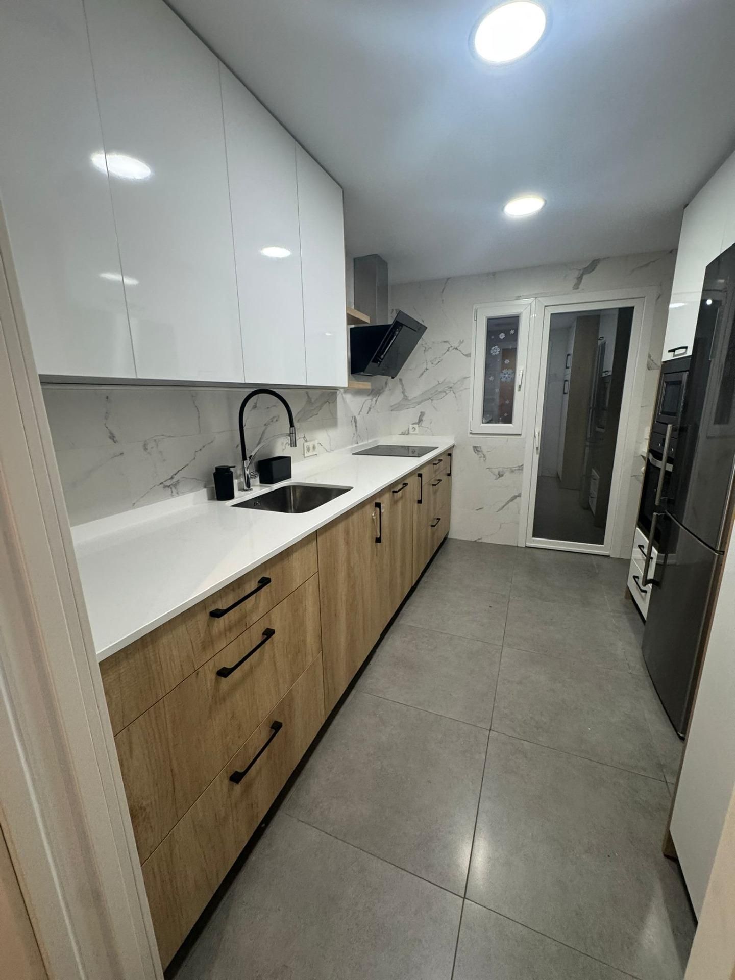 Cuina de Pis de lloguer en  Granada Capital amb Aire condicionat, Calefacció i Balcó