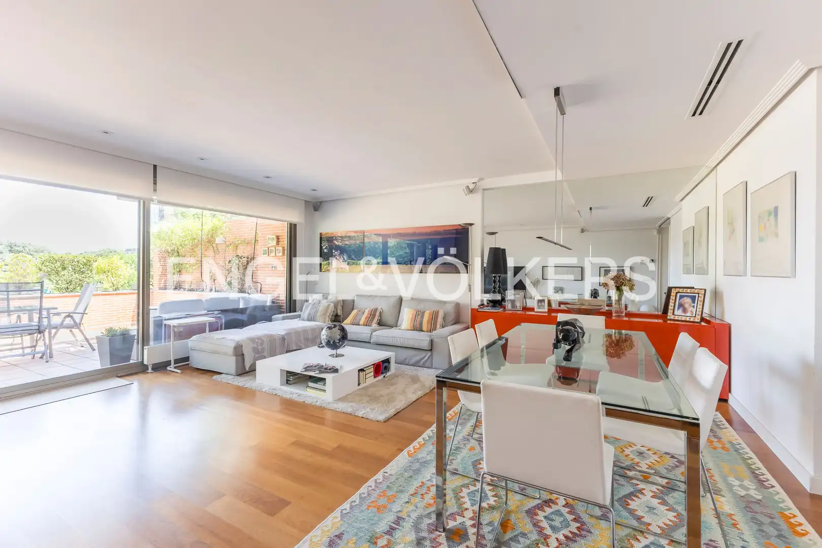 Sala d'estar de Apartament en venda en Madrid amb Aire condicionat, Calefacció i Jardí privat