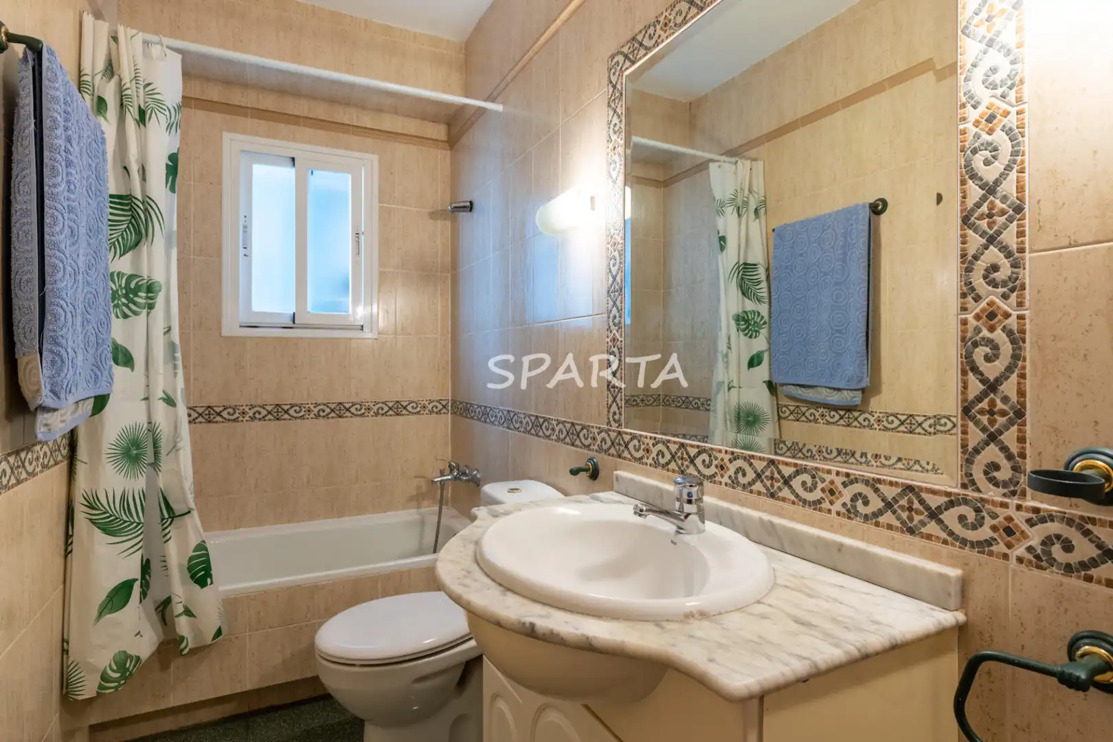 Baño de Piso en venta en Castilleja de la Cuesta con Aire acondicionado, Horno y Microondas