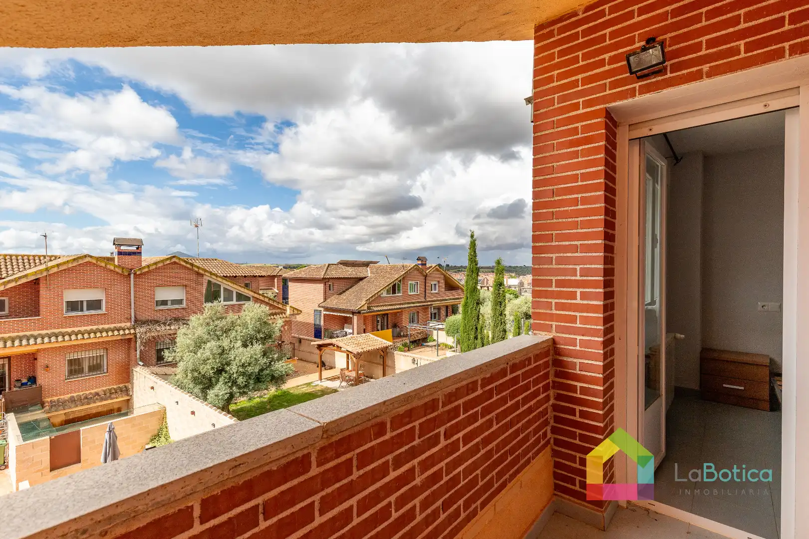 Terraza de Casa adosada en venta en Burguillos de Toledo con Calefacción, Jardín privado y Terraza