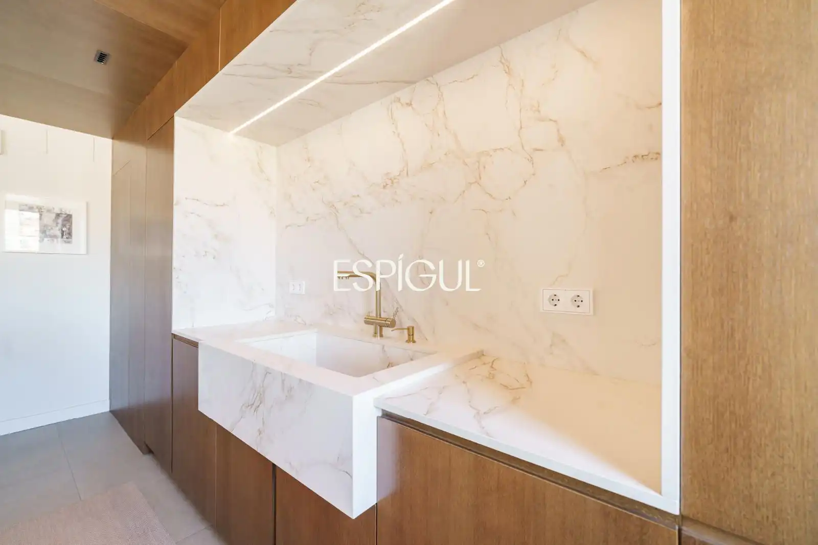 Bathroom of Attic for sale in Barcelona  with Air Conditioner, Heating and Parquet flooring