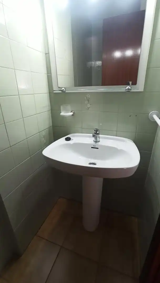 Bany de Casa adosada en venda en Zaragoza amb Aire condicionat, Calefacció i Jardí privat