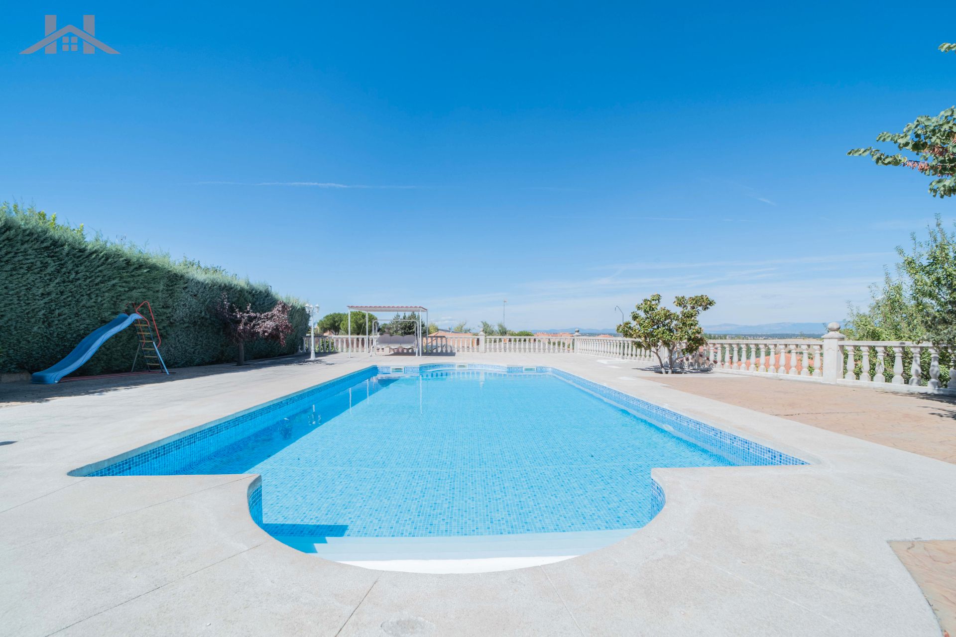Piscina de Casa o xalet en venda en Móstoles amb Aire condicionat, Calefacció i Jardí privat