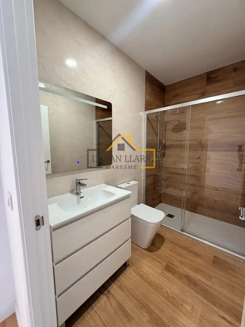 Badezimmer von Haus oder Chalet zum Verkauf in Mataró mit Heizung, Parkett und Terrasse