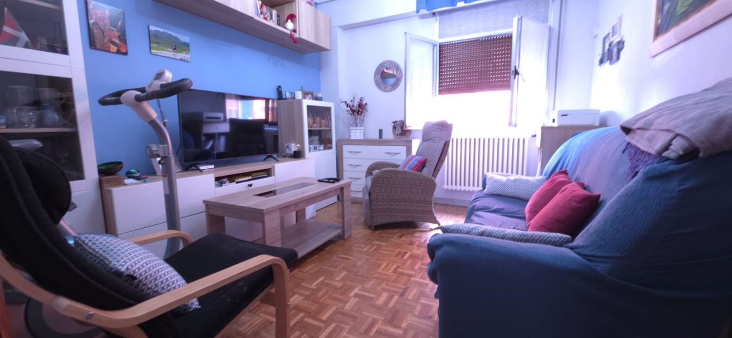 Sala d'estar de Pis en venda en Vitoria - Gasteiz amb Calefacció, Parquet i Traster