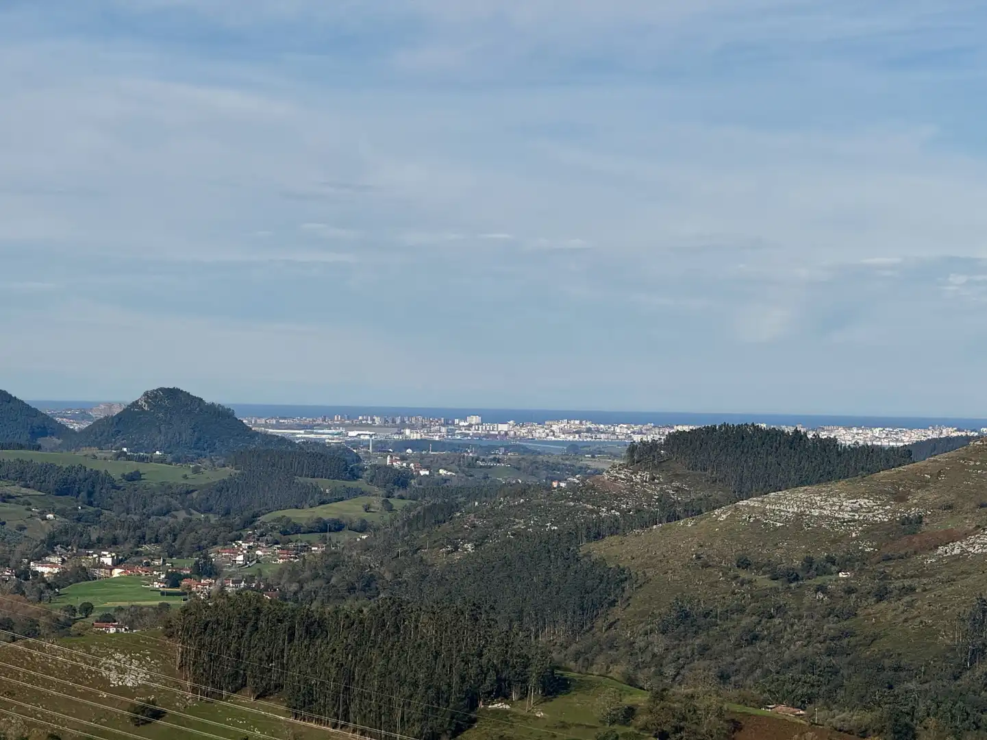 Vista exterior de Casa o xalet de lloguer en Riotuerto amb Calefacció, Terrassa i Traster