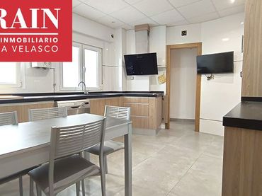 Flat with balcony for sale in Centro