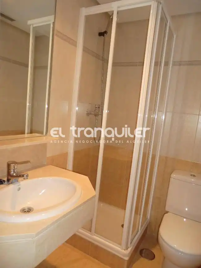 Baño de Dúplex de alquiler en Majadahonda con Trastero, Piscina y Lavadora