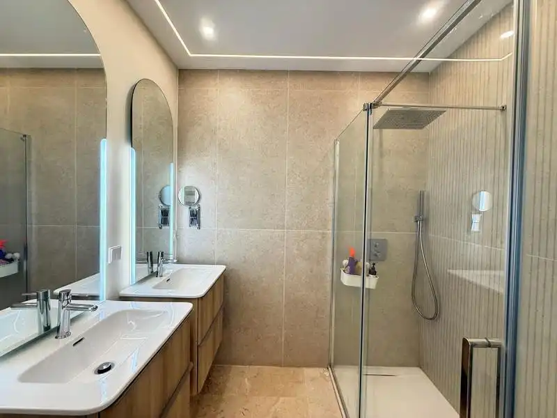 Bathroom of Ground floor for rent in Marbella  with Air Conditioner, Heating and Terrace