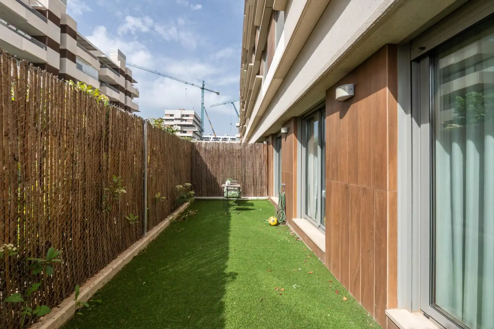 Terraza de Piso en venta en Granada con Calefacción, Amueblado y Piscina comunitaria
